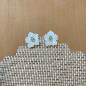 Brinco em madre-pérola