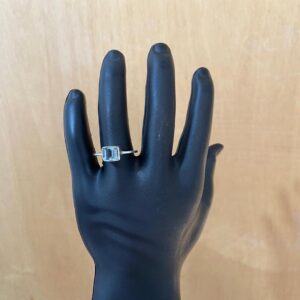 Anel água marinha com pedra facetada