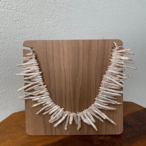 Colar pérola em hastes