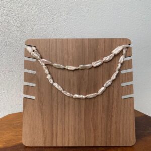 Colar perólas rústicas