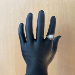 Anel pérola com detalhes